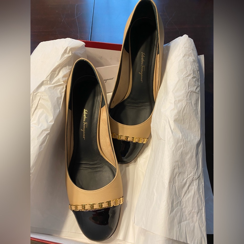 Salvatore Ferragamo low two-tone pumps